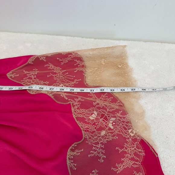 Aritzia - Wilfred - Sonnet Satin Dress - VITAL PINK/KHAKI
ROSE
VITAL/KAKI size S - Picture 15 of 15